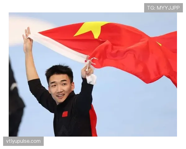 高亭宇训练完直接睡冰场边，这人是真不怕冷还是拿身体当冰箱用啊？